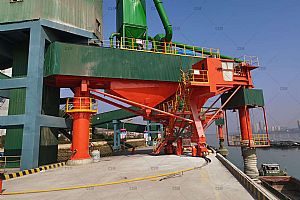 Loading bellows for shiploader